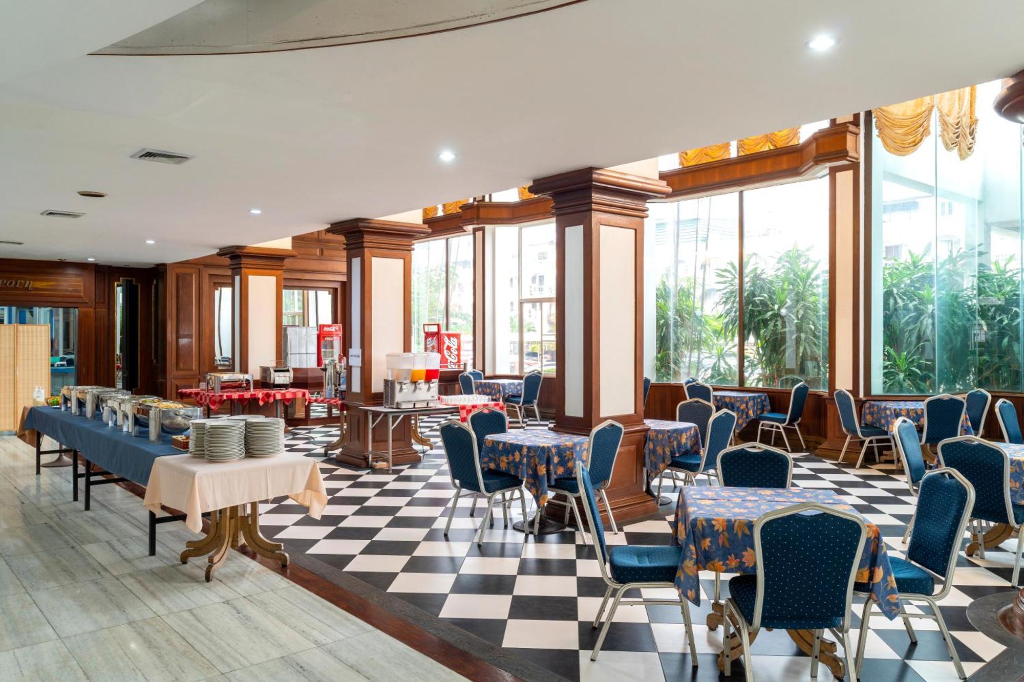 Welcome Plaza Hotel Pattaya Bagian luar foto