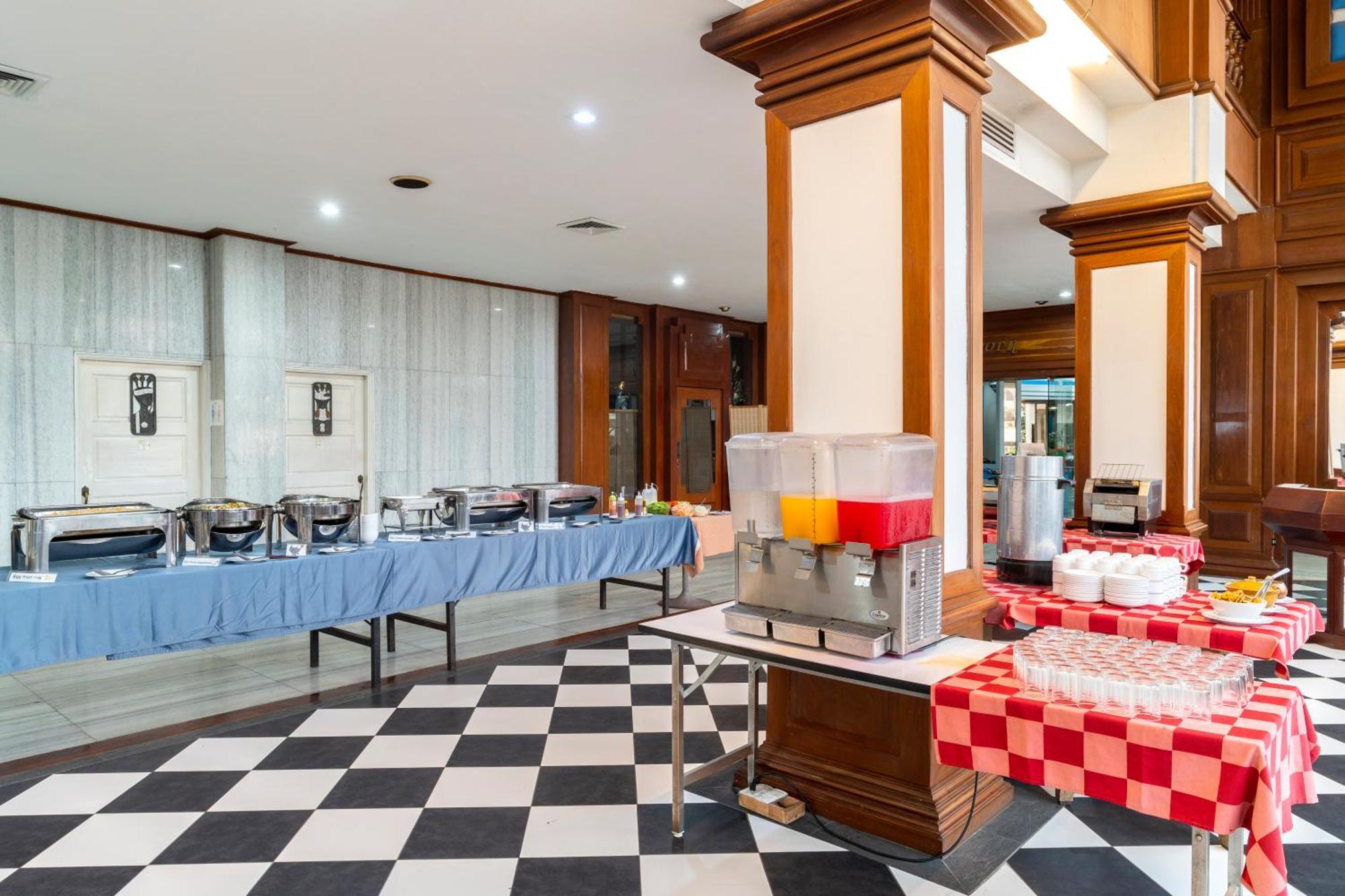 Welcome Plaza Hotel Pattaya Bagian luar foto