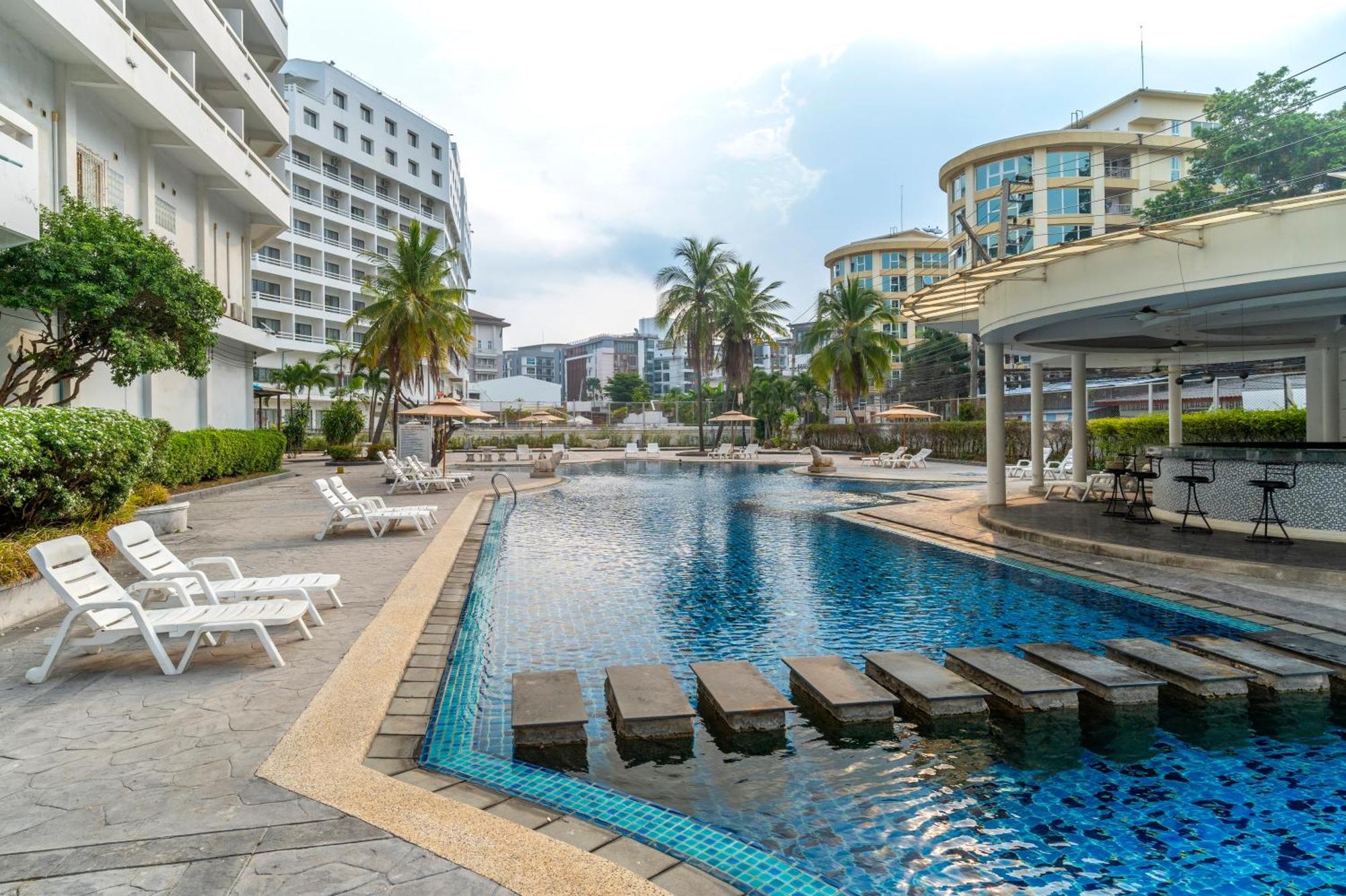 Welcome Plaza Hotel Pattaya Bagian luar foto