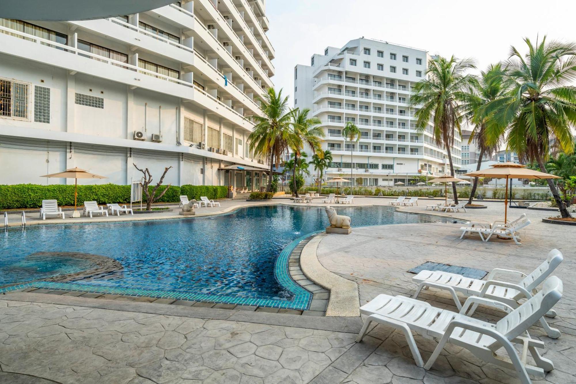 Welcome Plaza Hotel Pattaya Bagian luar foto