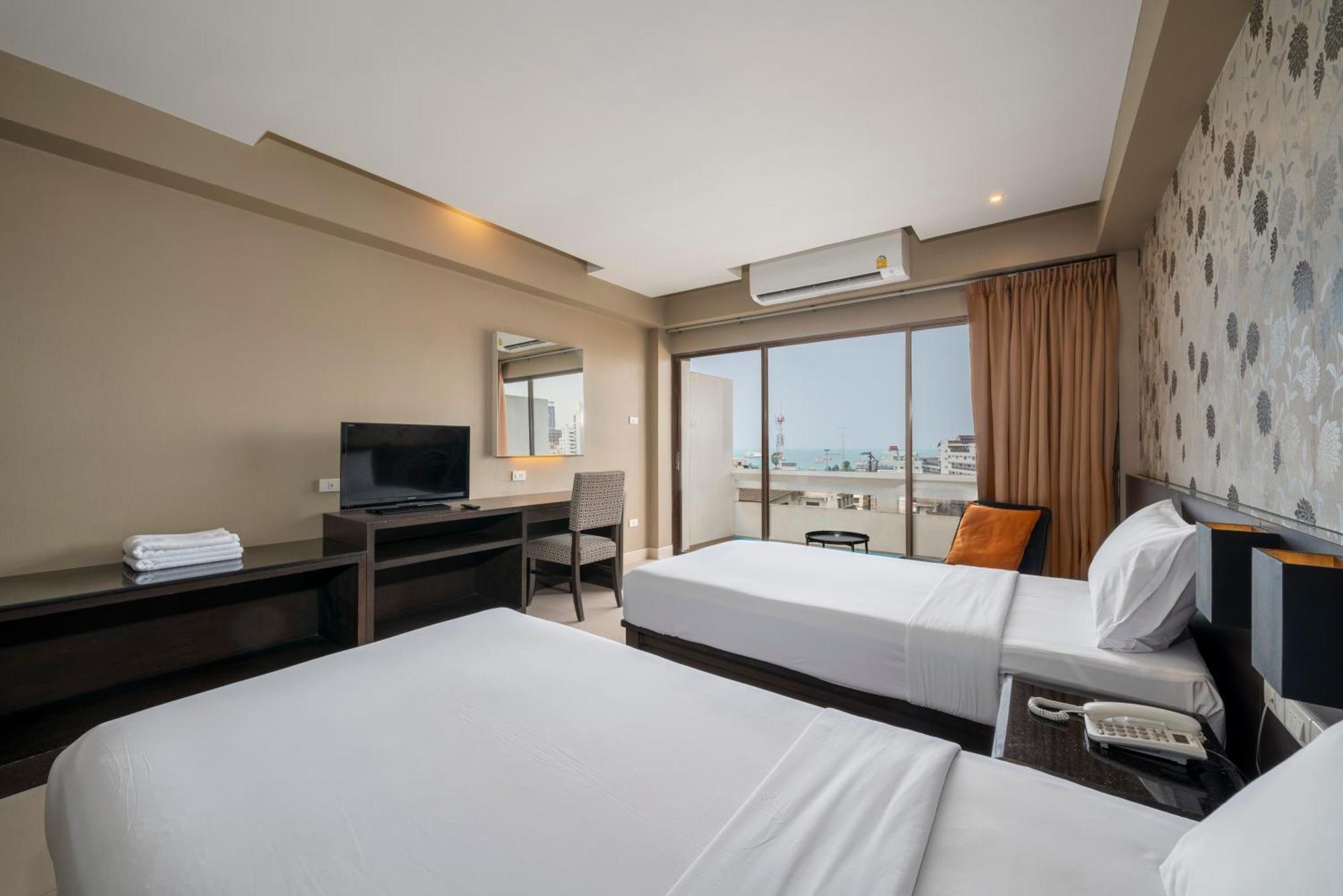 Welcome Plaza Hotel Pattaya Bagian luar foto